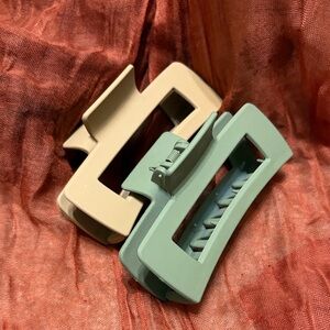 Set of Two Hair Claw Clips in Beige and Sage